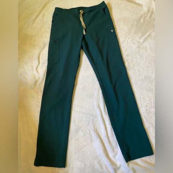 Figs Catarina caribbean blue top and Yola Skinny Scrub Pants set - Picture 7 of 8